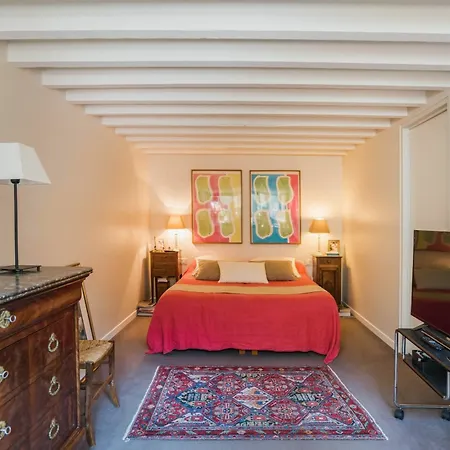 We Maison Mirmont *